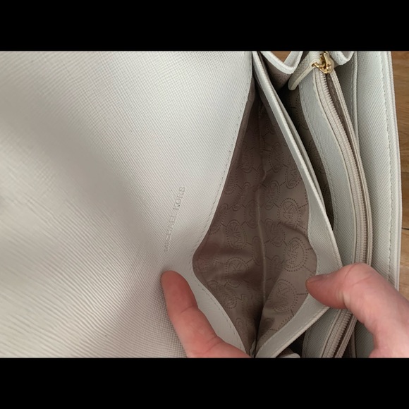 Michael Kors Wallet - Picture 6 of 10